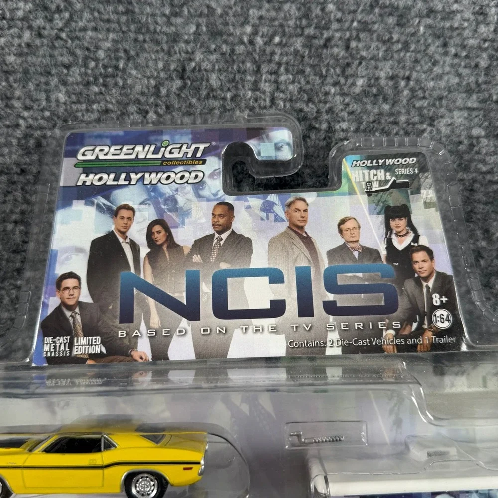 Greenlight NCIS Diecast Set 1:64 Yellow 2015 Ram 1500 1970 Dodge Challenger